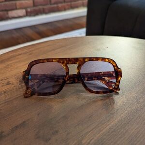 NWT Elisa Johnson Jane in Red Tortoise Sunglasses